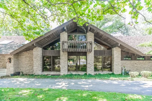 $1,199,900 | 8080 Wolf Road, Burr Ridge, IL 60527