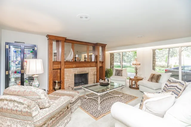 $1,199,900 | 8080 Wolf Road, Burr Ridge, IL 60527