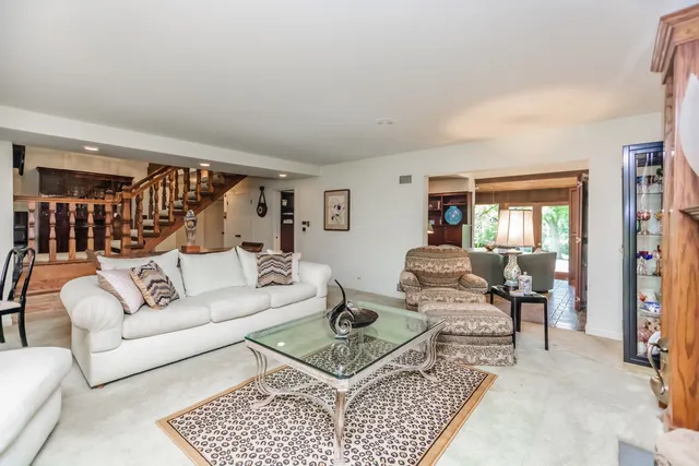 $1,199,900 | 8080 Wolf Road, Burr Ridge, IL 60527