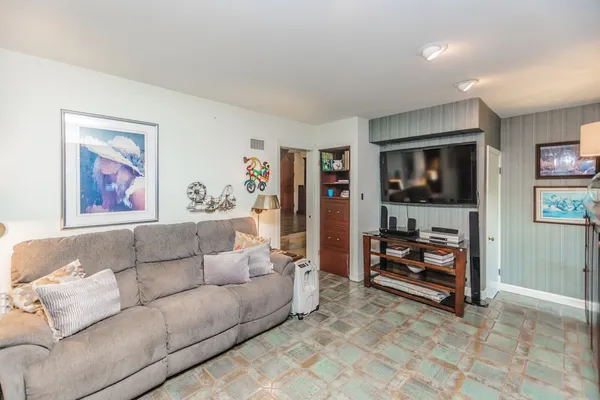 $1,199,900 | 8080 Wolf Road, Burr Ridge, IL 60527