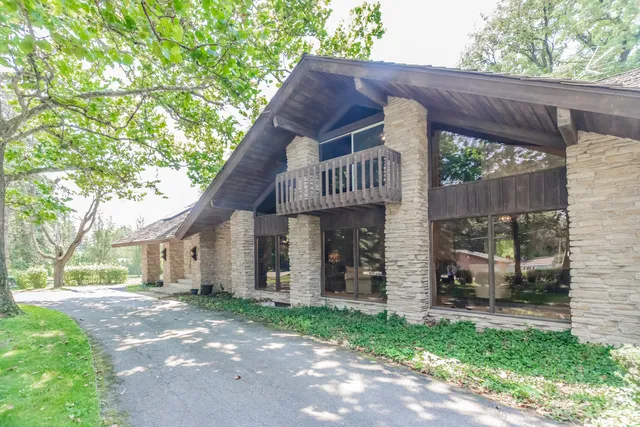 $1,199,900 | 8080 Wolf Road, Burr Ridge, IL 60527