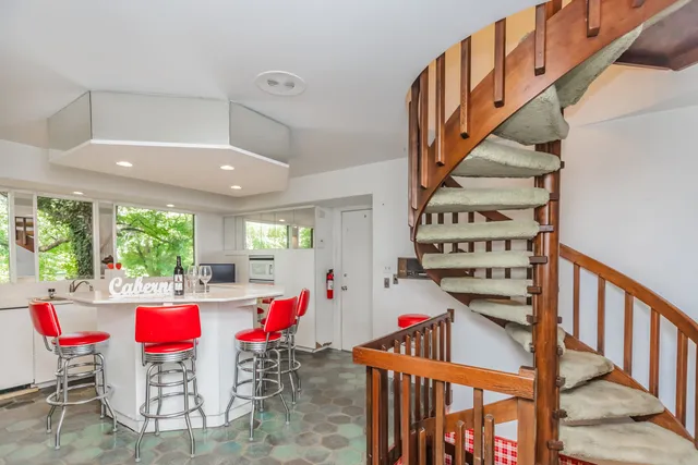 $1,199,900 | 8080 Wolf Road, Burr Ridge, IL 60527