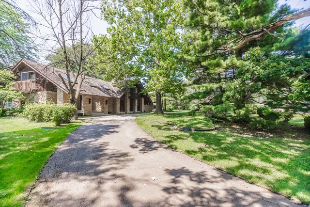 $1,199,900 | 8080 Wolf Road, Burr Ridge, IL 60527