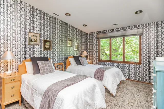 $1,199,900 | 8080 Wolf Road, Burr Ridge, IL 60527