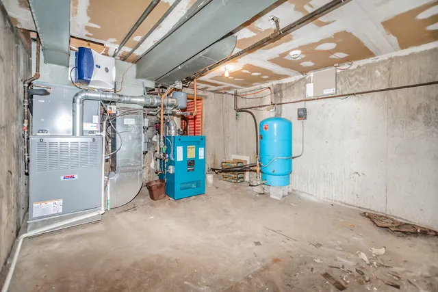 $1,199,900 | 8080 Wolf Road, Burr Ridge, IL 60527