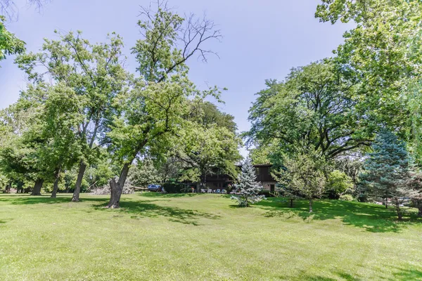 $1,199,900 | 8080 Wolf Road, Burr Ridge, IL 60527