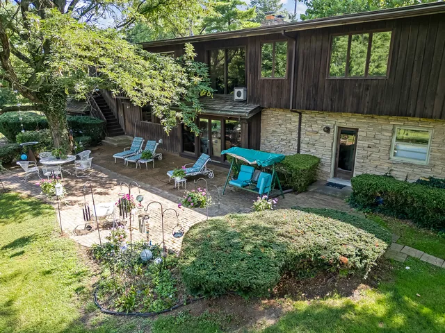 $1,199,900 | 8080 Wolf Road, Burr Ridge, IL 60527