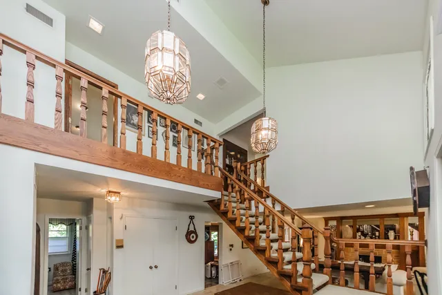 $1,199,900 | 8080 Wolf Road, Burr Ridge, IL 60527