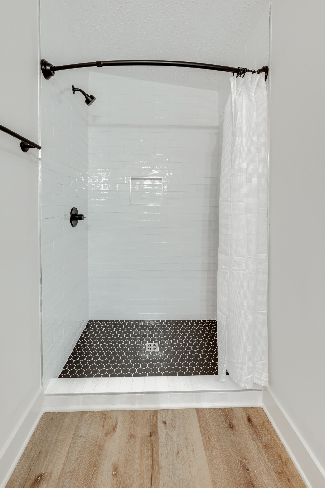 9064 New Chapel Road Springfield, TN 37172 - Photo 22 of 33 a bathroom with a shower