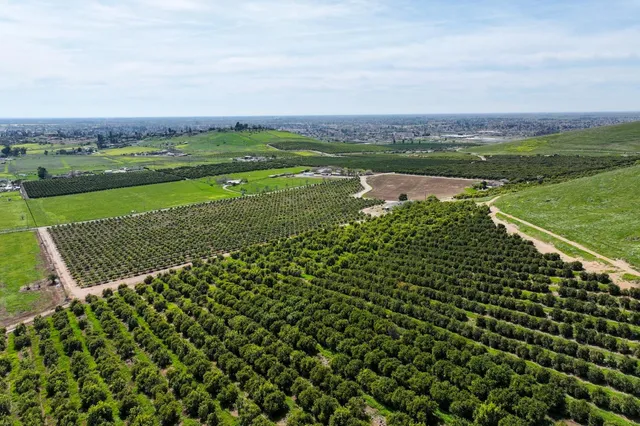 $3,771,725 | 0 West Reid Avenue, Porterville, CA 93257