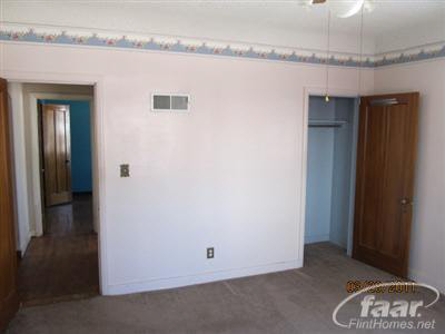 5407 Lapeer Road Burton, MI 48509 - Photo 9 of 17 20144280-8.JPG
