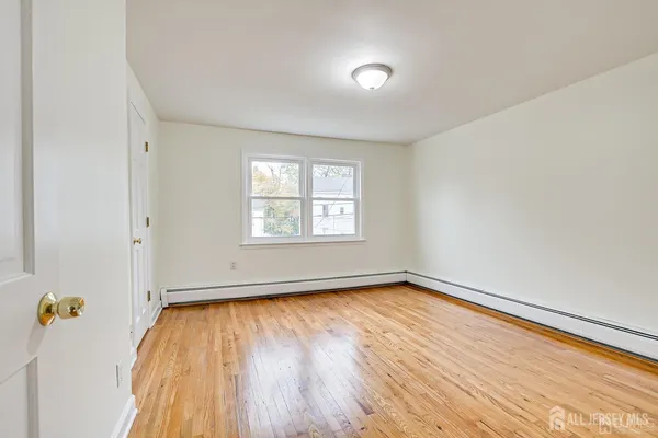 $2,850 | 35 Victory Court, Metuchen, NJ 08840
