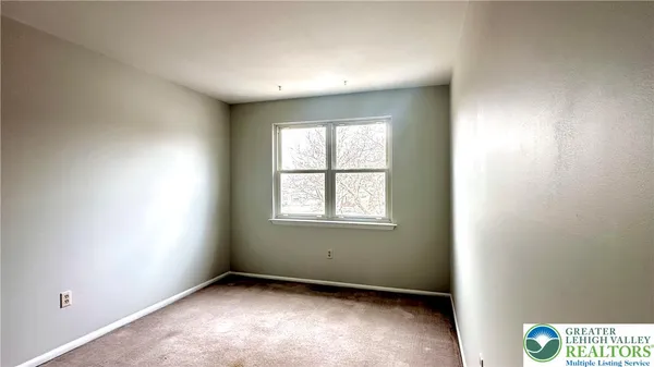 $2,100 | 53 Eisenhower Circle, Whitehall, PA 18052
