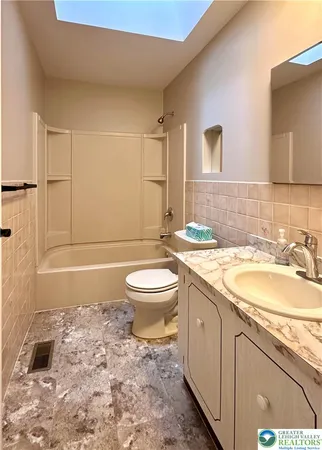 $2,100 | 53 Eisenhower Circle, Whitehall, PA 18052