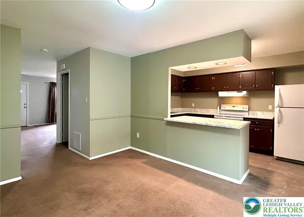 $2,100 | 53 Eisenhower Circle, Whitehall, PA 18052