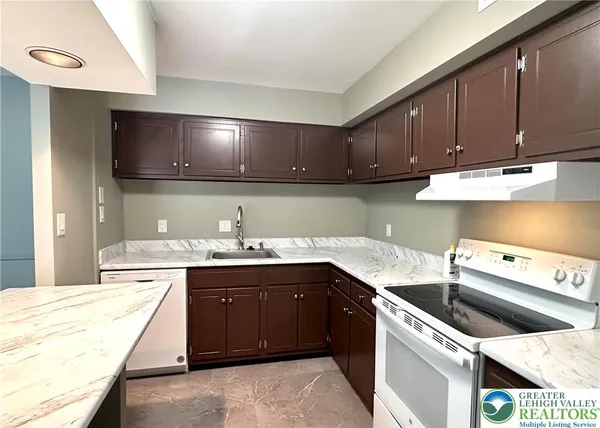 $2,100 | 53 Eisenhower Circle, Whitehall, PA 18052