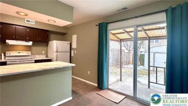 $2,100 | 53 Eisenhower Circle, Whitehall, PA 18052