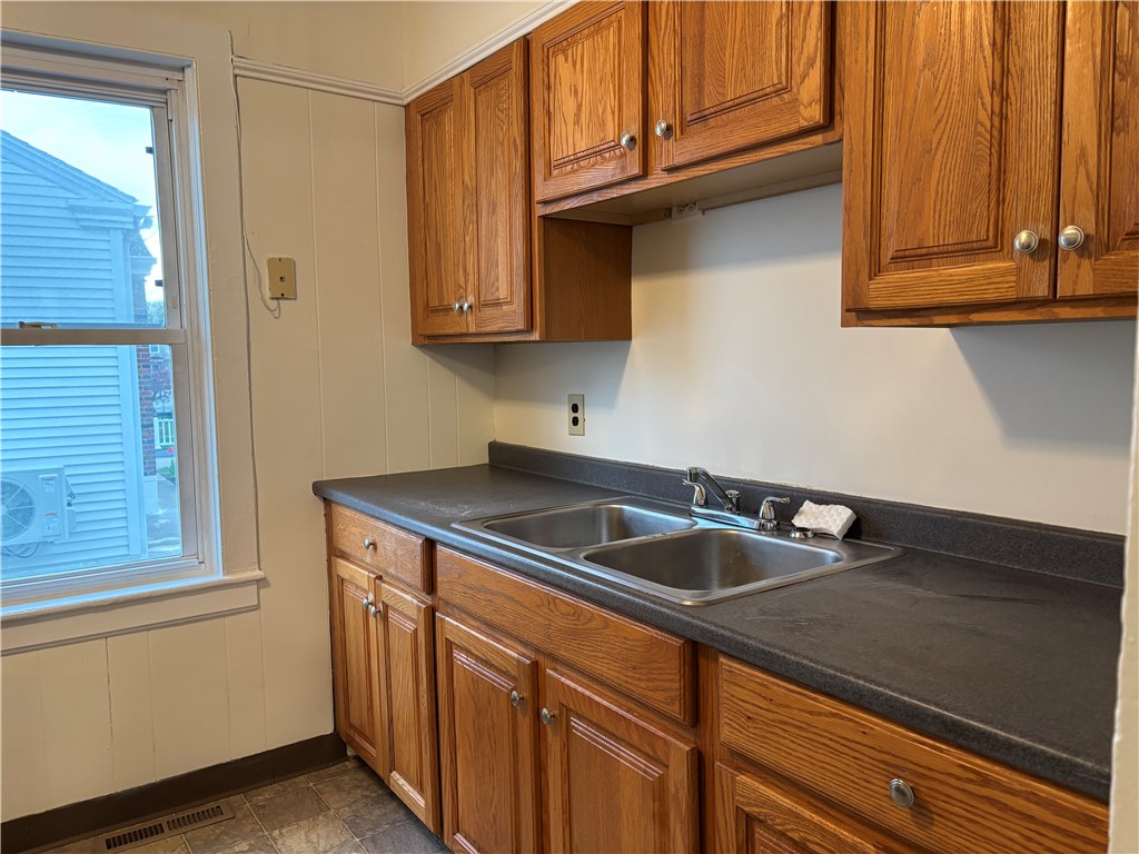 9 York Avenue Westerly, RI 02891 - Photo 2 of 10