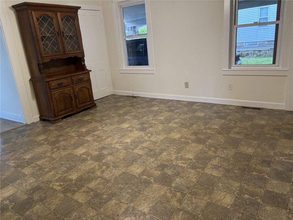 9 York Avenue Westerly, RI 02891 - Photo 6 of 10