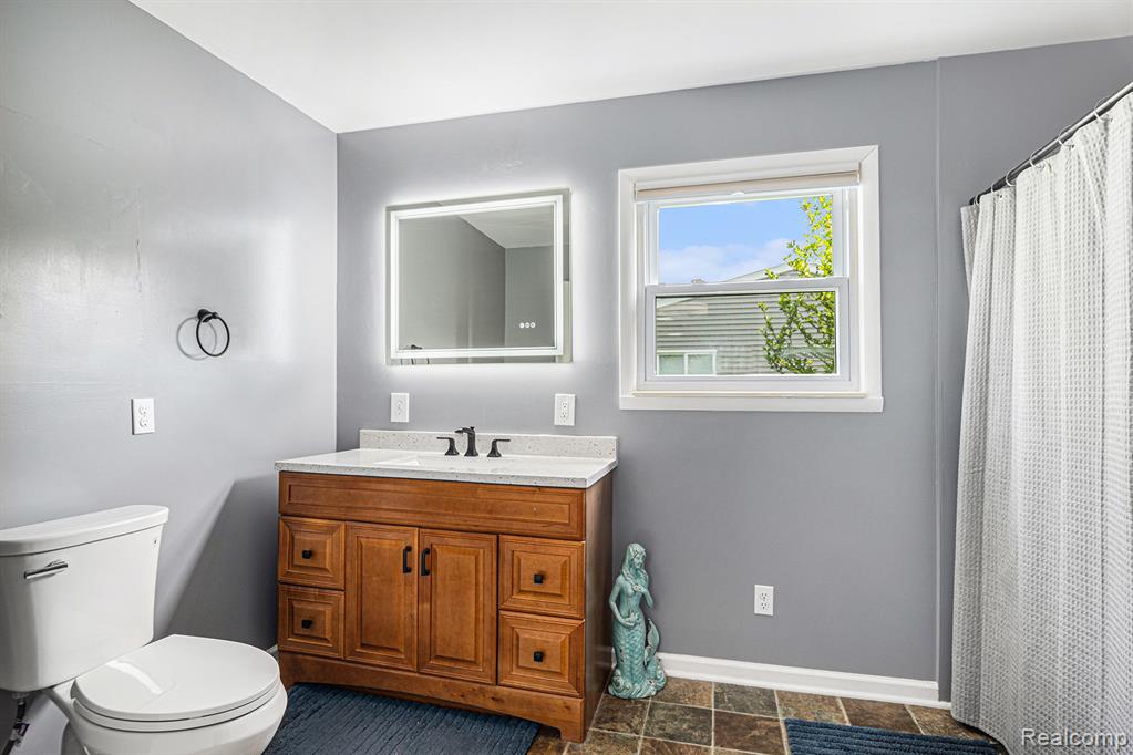 1284 Seymour Road Flint, MI 48532 - Photo 9 of 16