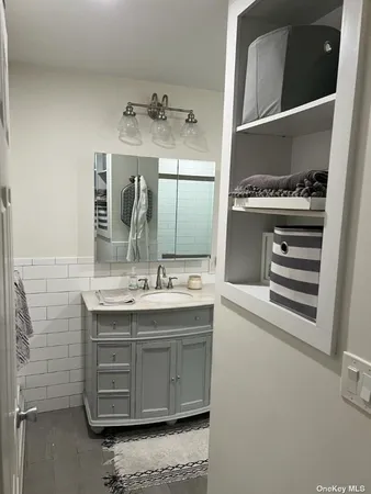 $2,550 | 102 Washington Drive, Centerport, NY 11721