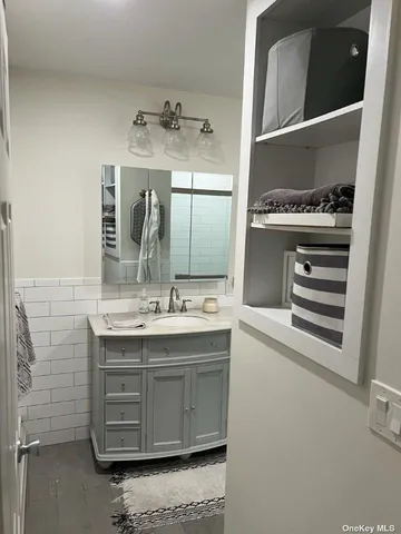 $2,550 | 102 Washington Drive, Centerport, NY 11721