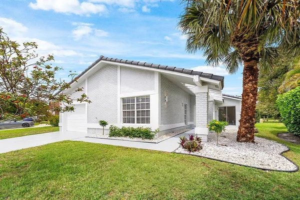 $649,999 | 19635 Back 9 Drive, Boca Raton, FL 33498