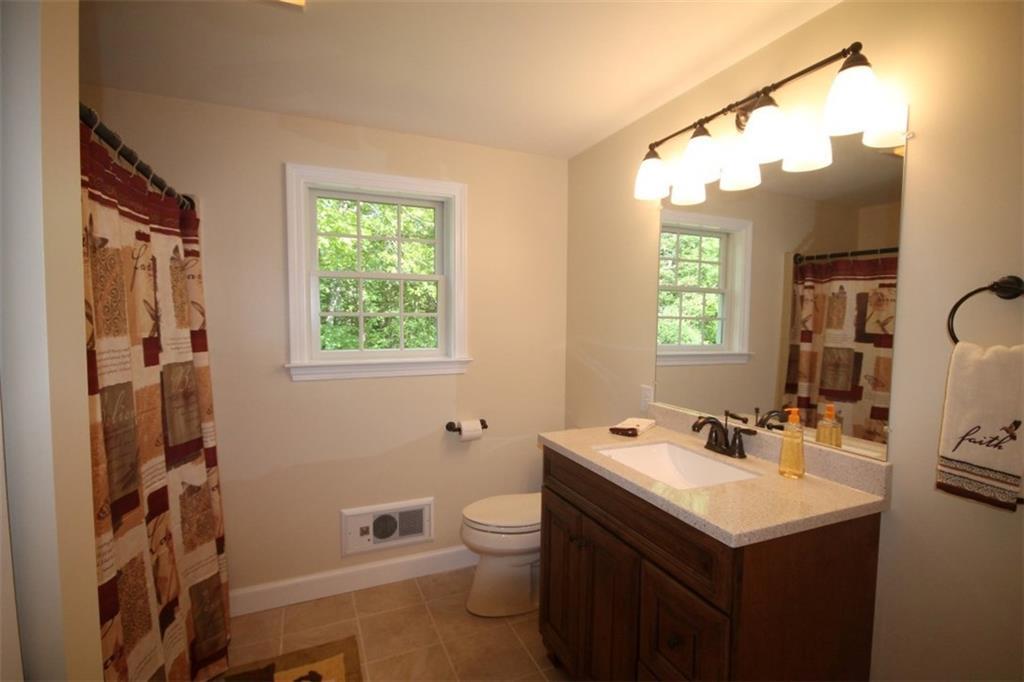 718 Ocean Point Road Boothbay, ME 04544 - Photo 13 of 21 First floor bathroom with fiberglass...