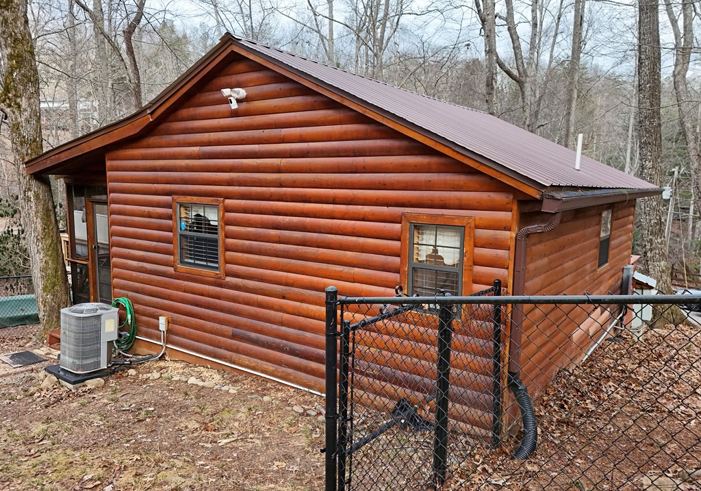 266 Mabry Lane Morganton, GA 30560 - Photo 15 of 37 a backyard of a house with table and chairs