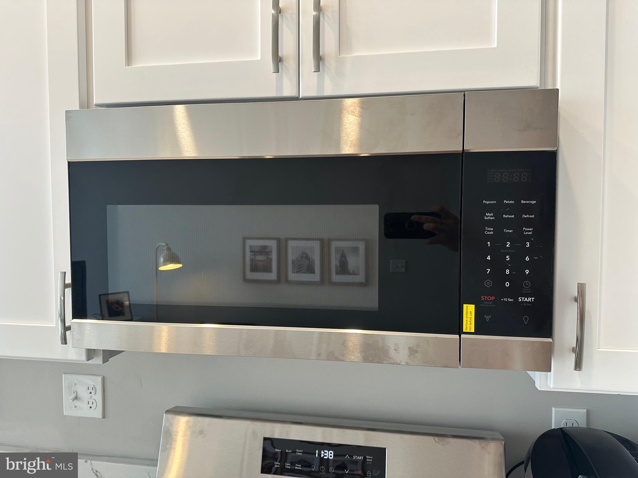 100 West Lexington Street, Unit 305 Baltimore, MD 21201 - Photo 23 of 38 a living room with furniture