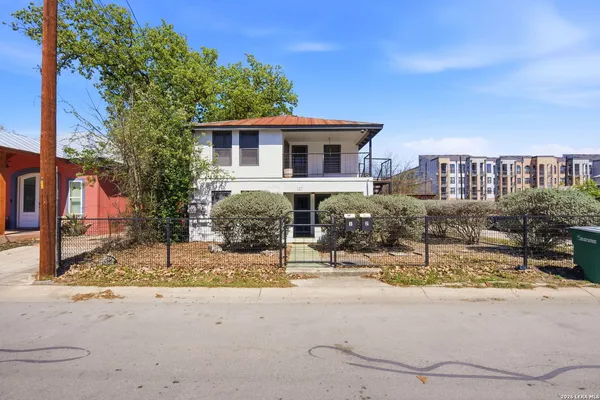 $1,250 | 127 Clay, Unit 2, San Antonio, TX 78204