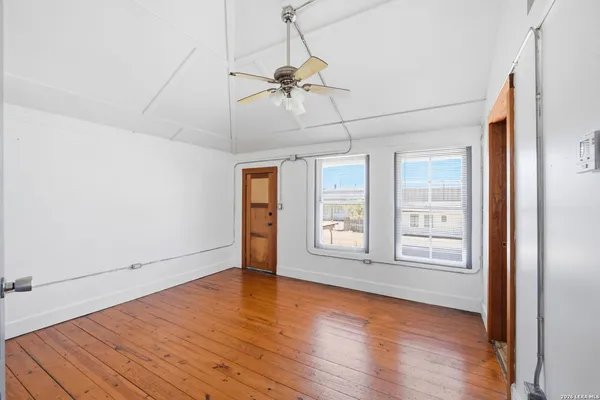 $1,250 | 127 Clay, Unit 2, San Antonio, TX 78204