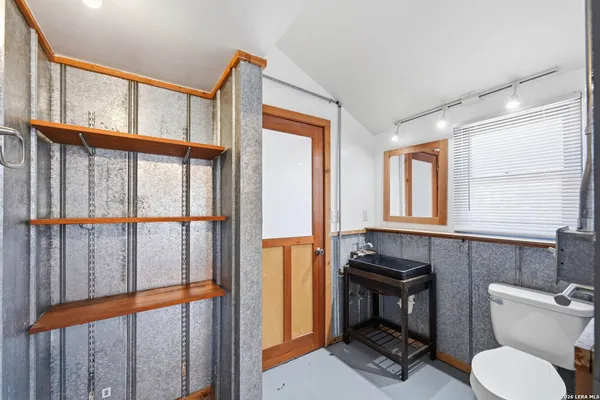 $1,250 | 127 Clay, Unit 2, San Antonio, TX 78204