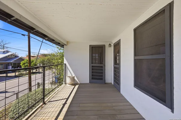 $1,250 | 127 Clay, Unit 2, San Antonio, TX 78204