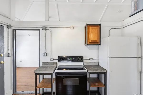 $1,250 | 127 Clay, Unit 2, San Antonio, TX 78204