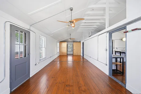 $1,250 | 127 Clay, Unit 2, San Antonio, TX 78204