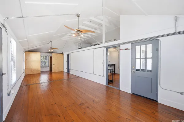 $1,250 | 127 Clay, Unit 2, San Antonio, TX 78204
