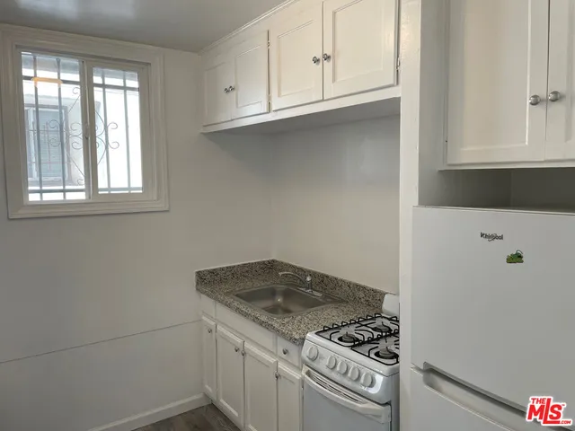 $1,500 | 1620 South St Andrews Place, Los Angeles, CA 90019