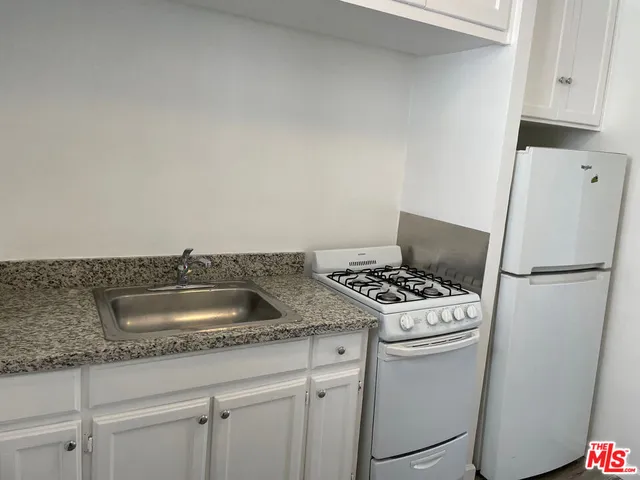 $1,500 | 1620 South St Andrews Place, Los Angeles, CA 90019