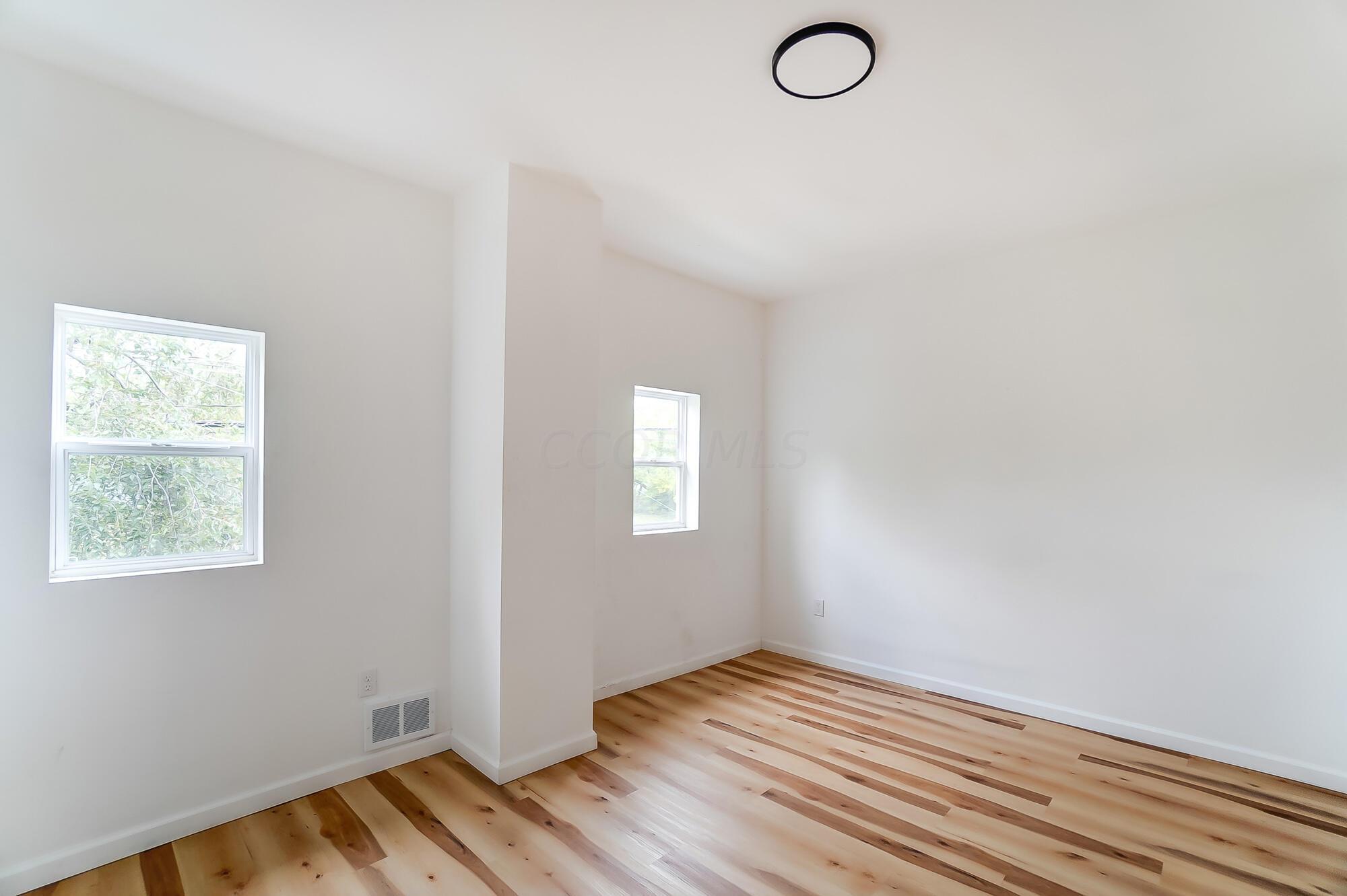 1118-1120 Lockbourne Road Columbus, OH 43206 - Photo 30 of 66 033