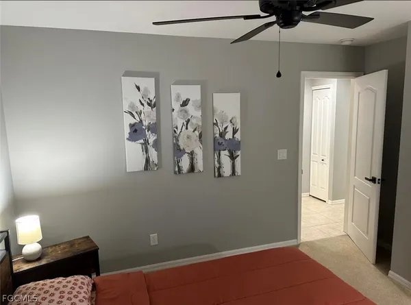 a view of a livingroom with furniture and a ceiling fan