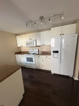 $2,150 | 36 Pheasant Meadow Drive, Unit 36, Smithville, NJ 08205