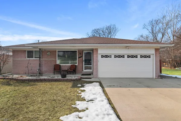$300,000 | 31331 Mc Namee Street, Fraser, MI 48026