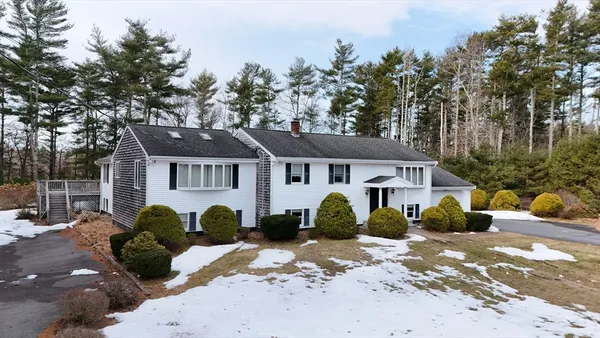 $749,900 | 7 Randall Road, Rochester, MA 02770