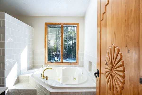 $749,900 | 7 Randall Road, Rochester, MA 02770