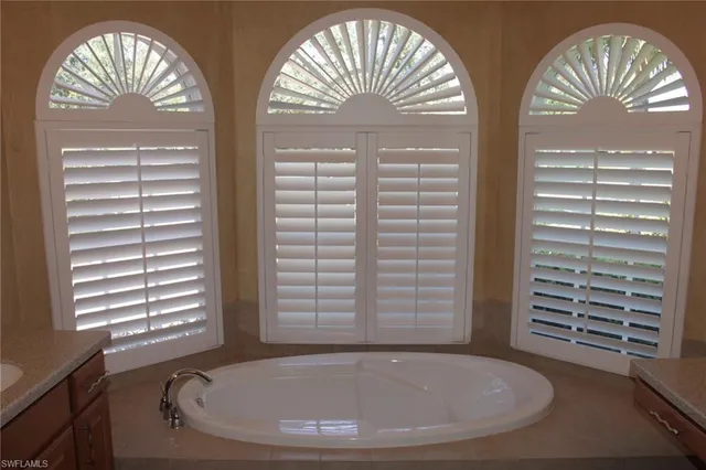 a view of livingroom with windows