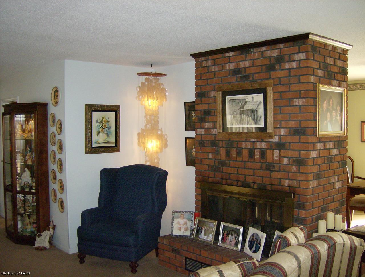 207 Graham Road Newport, NC 28570 - Photo 2 of 12 Living room