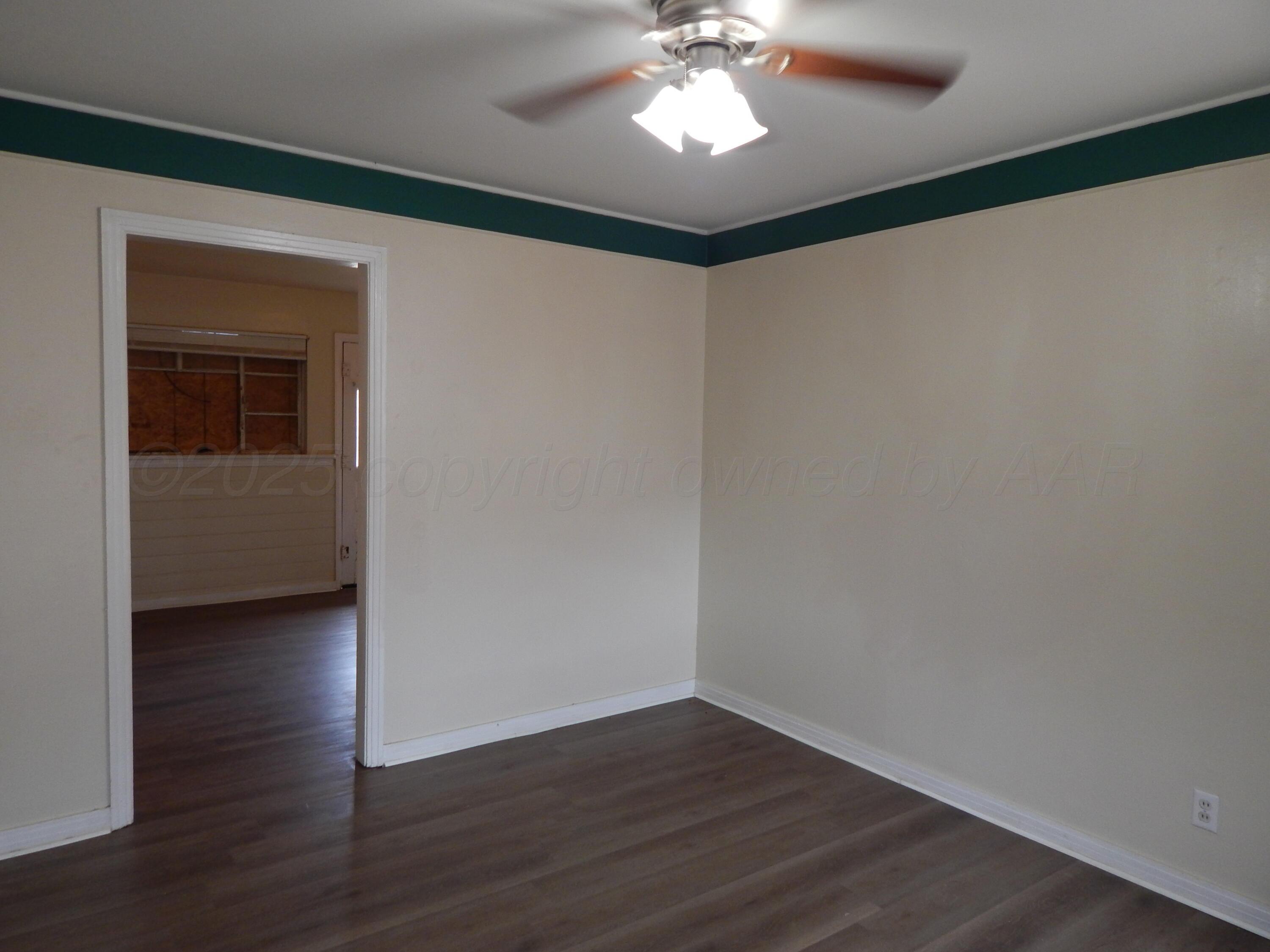 2306-1 Southwest 8th Avenue Amarillo, TX 79106 - Photo 3 of 6 2306-1 Living Room