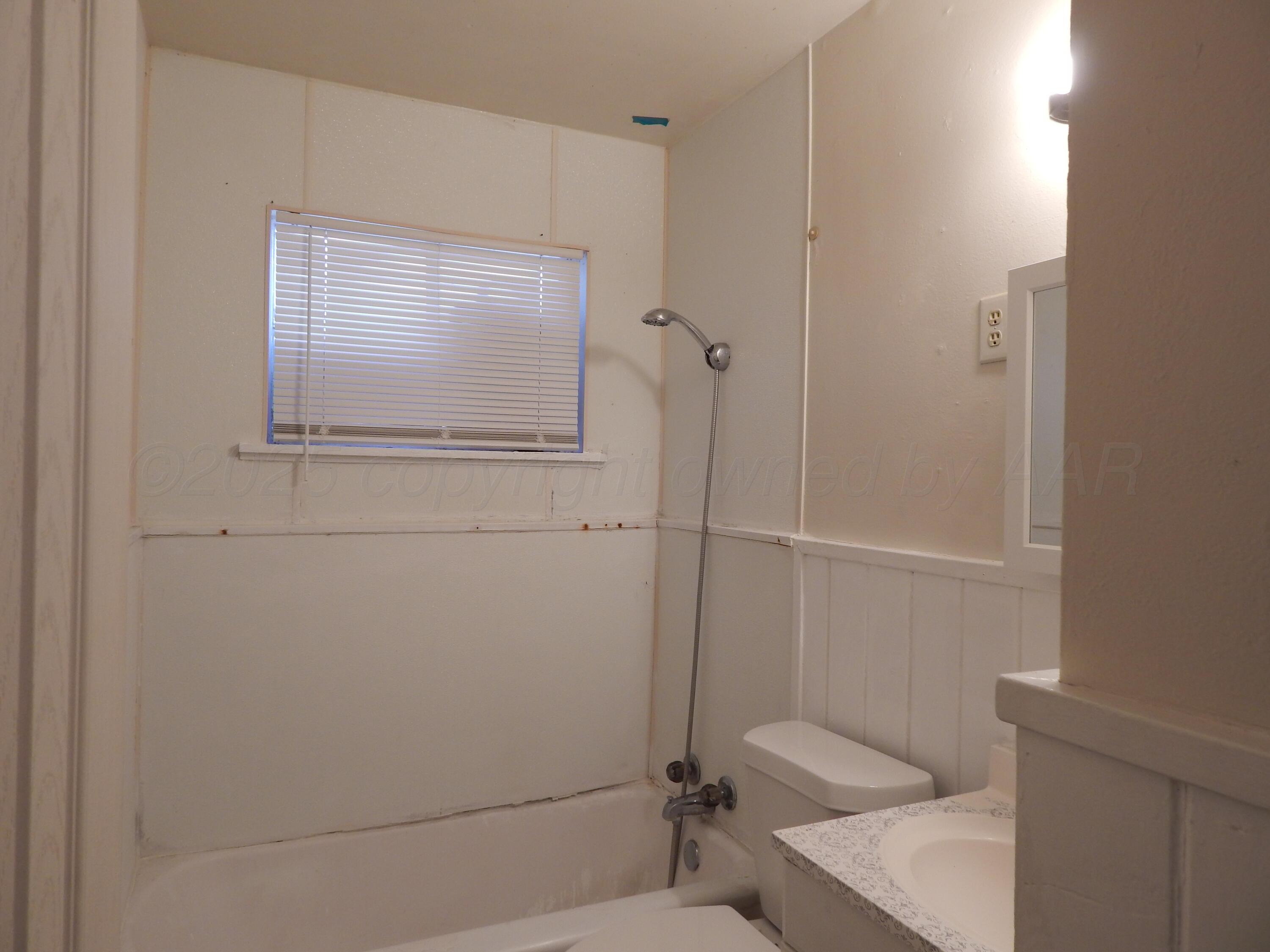 2306-1 Southwest 8th Avenue Amarillo, TX 79106 - Photo 5 of 6 2306-1 Bath