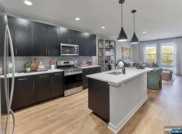 $3,100 | 51 Okner Parkway, Unit 2029, Livingston, NJ 07039